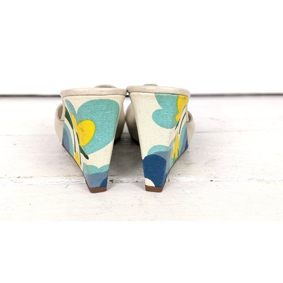 Psychedelic white/blue op art floral canvas and leather open toe platform mules - Picture 5 of 10